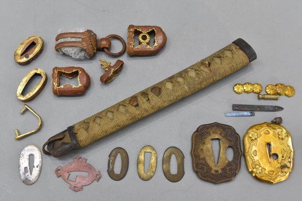 旧日本軍 サーベル 柄 鍔 貴重 戦争 旧日本軍 サーベル 柄 鍔 貴重