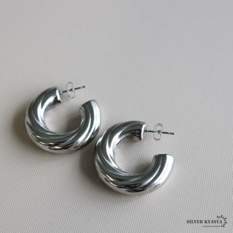 安心のステンレス素材 ワイドピアス シルバー 銀色 ツイストピアス