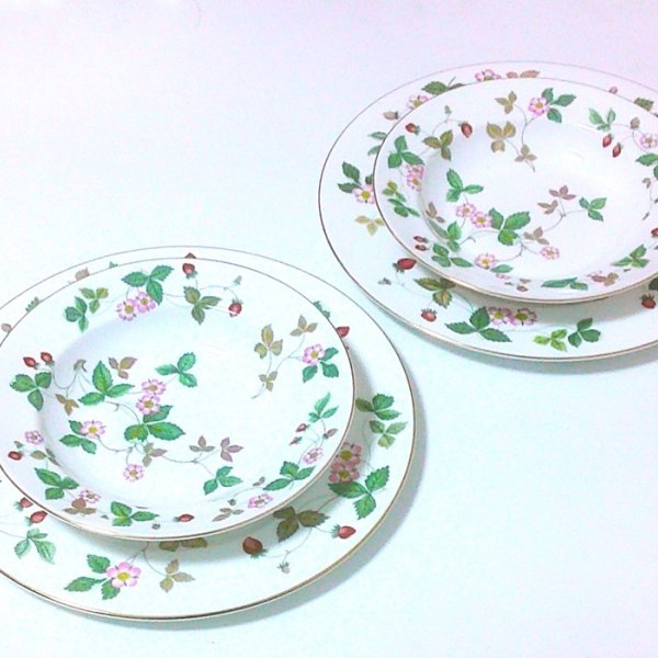 ウェッジウッドWEDGWOOD ワイルドストロベリー ディナープレート