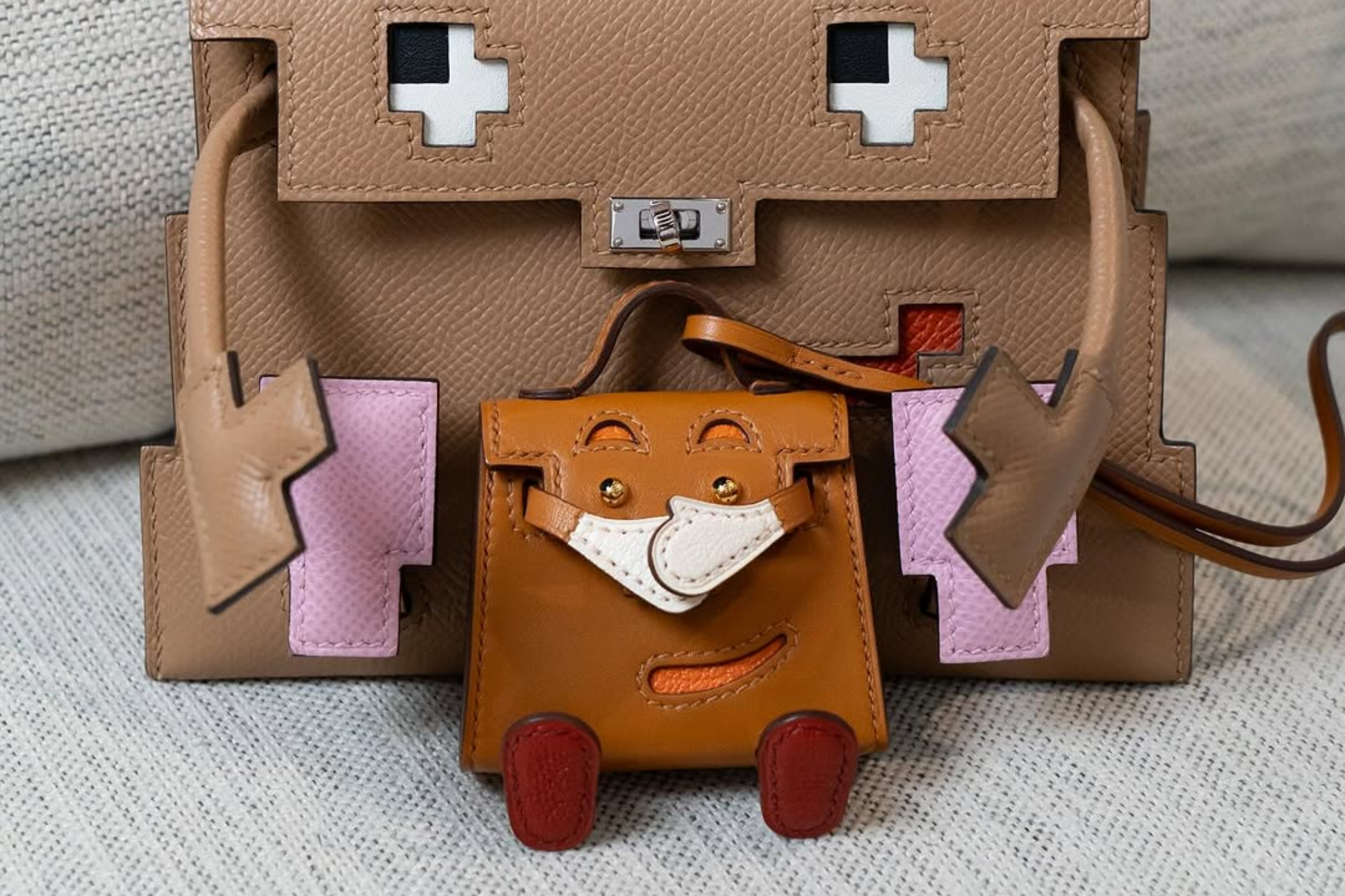 エルメスのケリードールとは？誕生の背景と魅力を解説