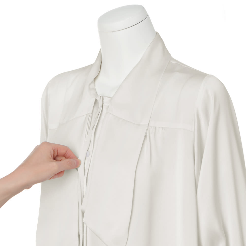 とろみサテン リボン風ボウタイ ギャザー ブラウス 通販 - ディノス