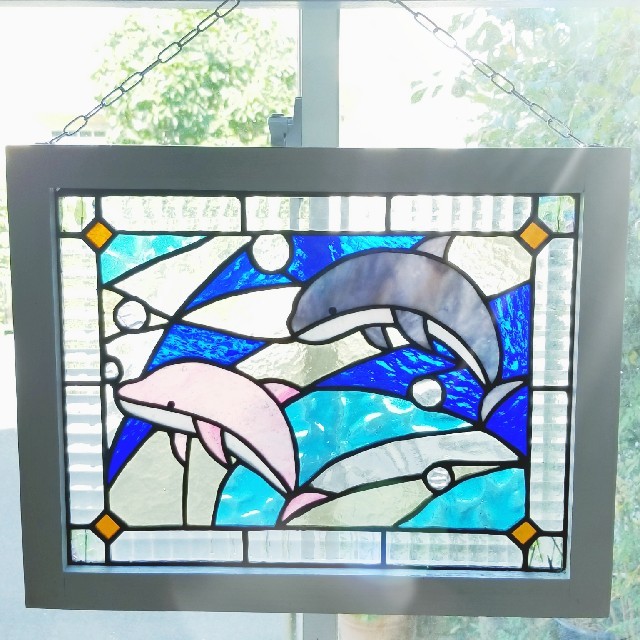 ステンドグラス製 2色のイルカのサンキャッチャーパネルの通販 by
