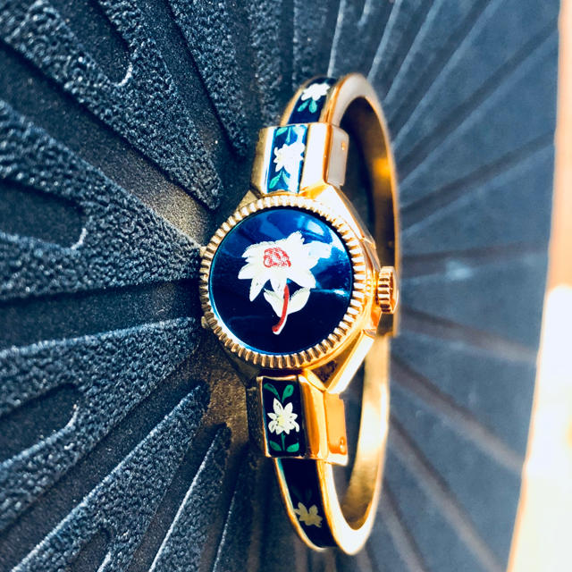 スイス製時計 ブレスレット ウォッチ バングルの通販 by Missy｜ラクマ