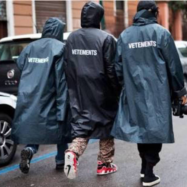 vetements 元ネタ】レインコートの通販 by inko｜ラクマ