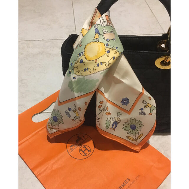 HERMES - 未使用 絵本の表紙みたいなスカーフ エルメス プチカレの通販
