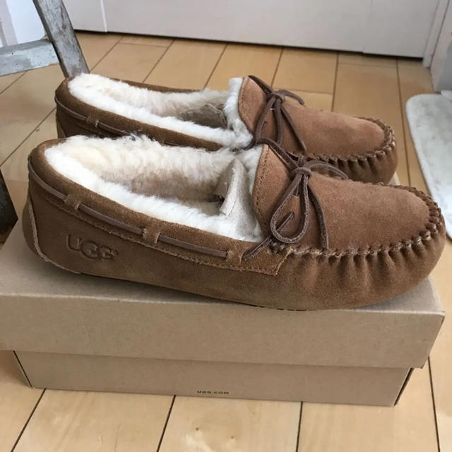 UGG - UGG 新品未使用 モカシン さらに値下げしました の通販 by らら