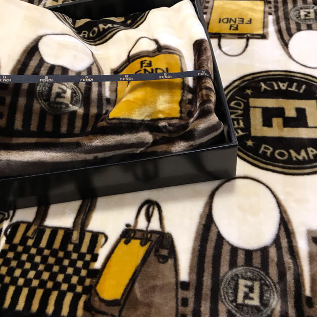 FENDI - フェンディ ハーフケット 毛布 確認用の通販 by ヤマト