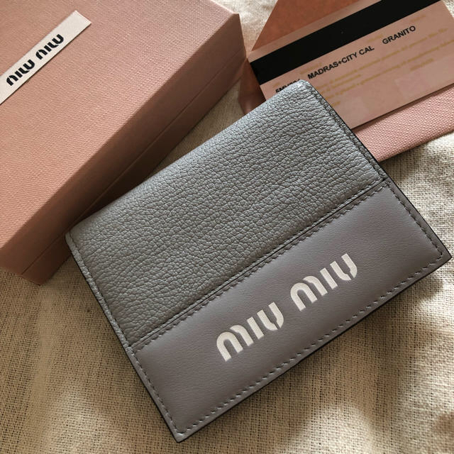 MIU MIU - 【まろん様】miumiu二つ折り財布グレー&PRADAナイロンポーチ