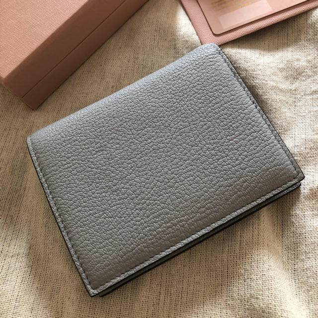 MIU MIU - 【まろん様】miumiu二つ折り財布グレー&PRADAナイロンポーチ