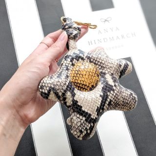 ANYA HINDMARCHのフリマアイテム一覧