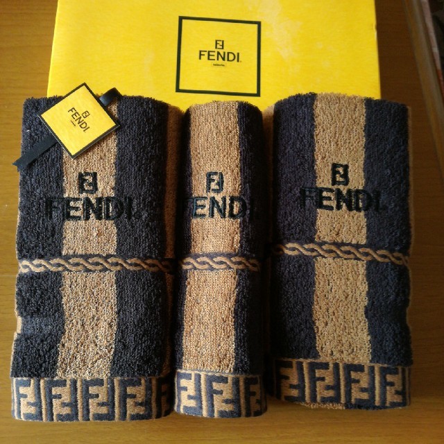 FENDI - FENDIタオルセットの通販 by mi｜フェンディならラクマ