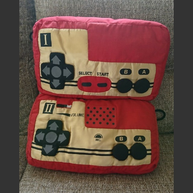 任天堂 - ファミコン コントローラー クッション ぬいぐるみの通販 by