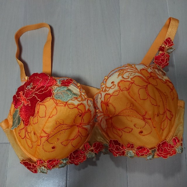 SERGEANT SALUTE - 未使用！！サルートE80オレンジの花柄の通販 by