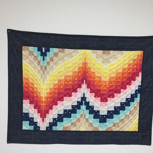 グラデーションパッチワークのタペストリーです。の通販 by ちこ's