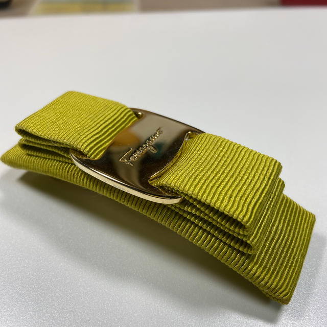 フェラガモ ヴァラ リボン バレッタ 希少黄緑