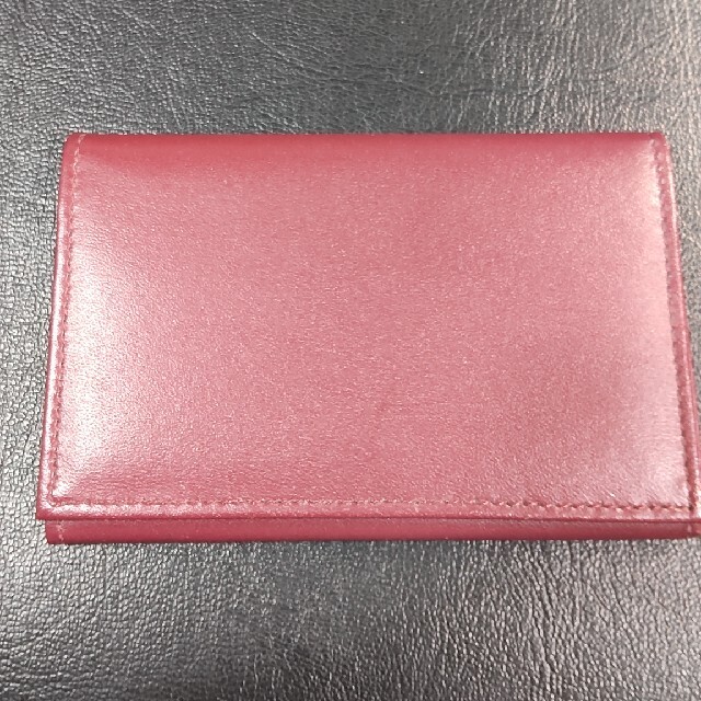 皇居の菊の紋章入り 牛皮名刺入れ エンジ ＋ 菊の紋章キーホルダーの