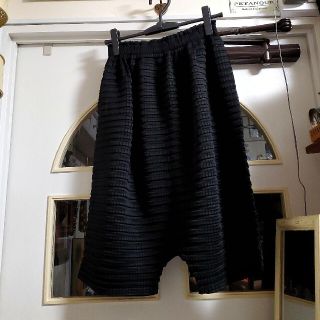 PLEATS PLEASE ISSEY MIYAKE（サルエルパンツ ・ ブラック/黒色系）の