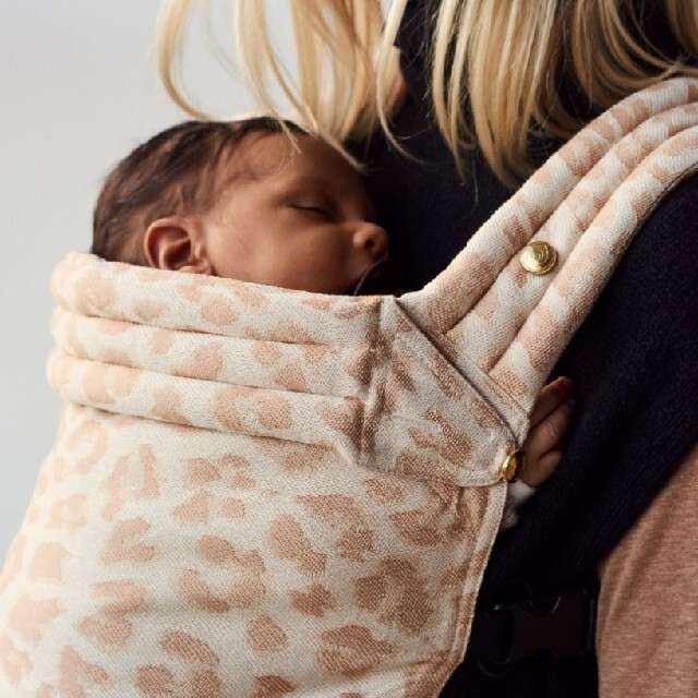 新品未使用・正規品】アーティポッペ抱っこ紐♡芸能人・セレブ愛用