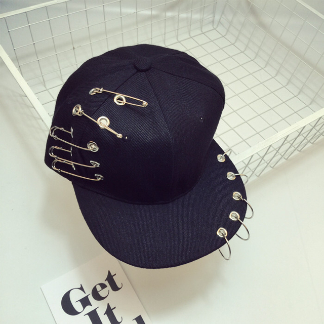 新品》Cカン☆チェーン付き☆キャップ☆黒の通販 by ジェイ｜ラクマ