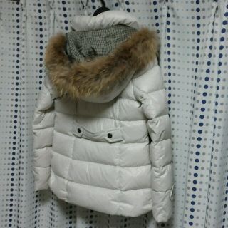 BURBERRY（ダウンジャケット ・ ホワイト/白色系）のフリマアイテム一覧