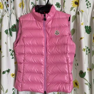 MONCLER（マルチカラー ・ ダウンベスト）のフリマアイテム一覧