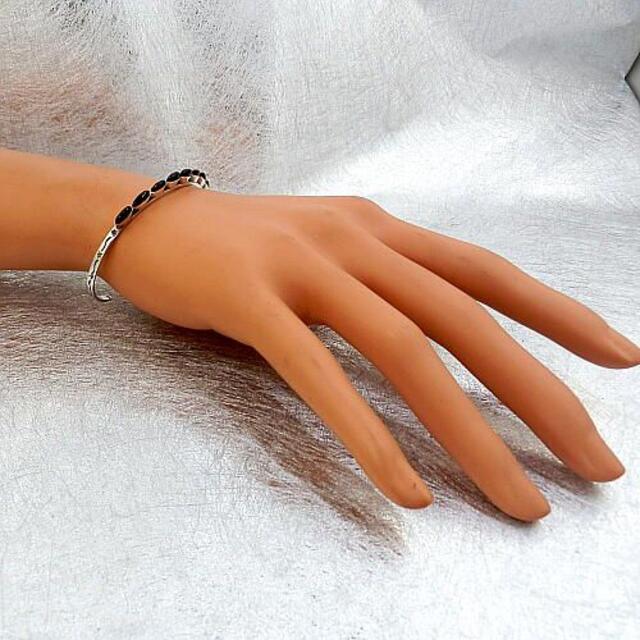 インディアンスタイル！オニキスシルバースリムバングル！の通販 by