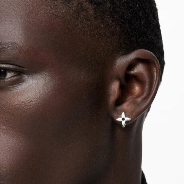 LOUIS VUITTON - ルイヴィトン フラワー ピアスの通販 by ねむい｜ルイ