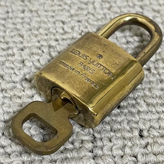 LOUIS VUITTON - ルイヴィトン パドロック キーホルダー チャームの