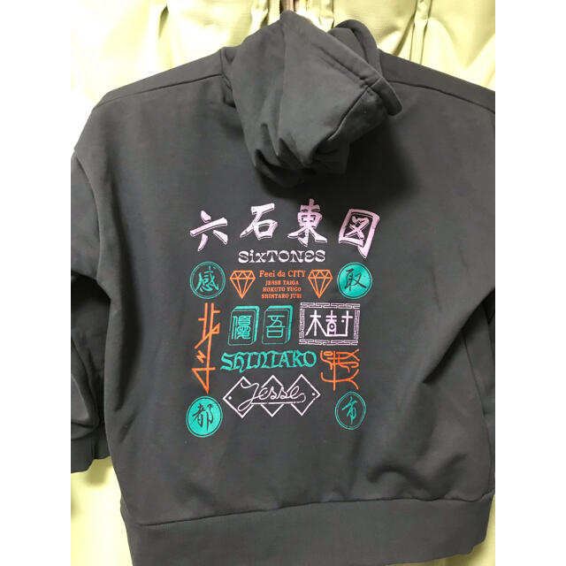 SixTONES パーカーの通販 by ねる・購入前にコメントお願いします｜ラクマ