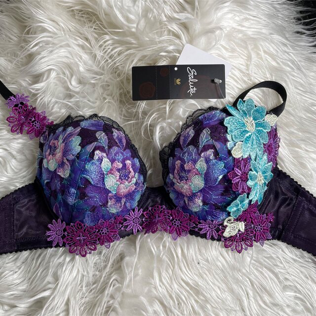 Wacoal - サルート51グループPアップブラソングセットの通販 by