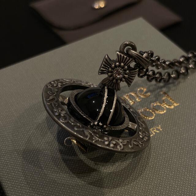 Vivienne Westwood 花刻印スモールオーブネックレス 【公式通販】