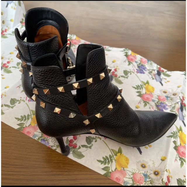 VALENTINO - VALENTINO ロックスタッズ ショートブーツ ブーティーの