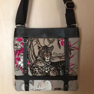 Salvatore Ferragamo（レオパード ・ ショルダーバッグ）のフリマ