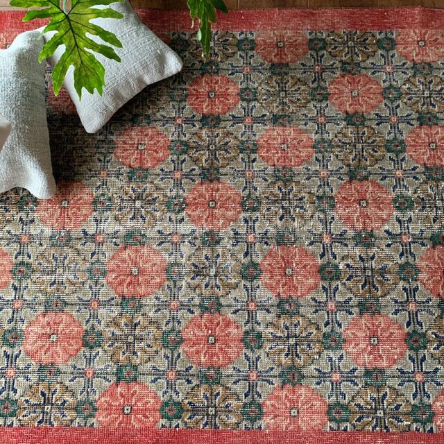 お花畑 ヴィンテージラグ オーバーダイ トルコラグの通販 by