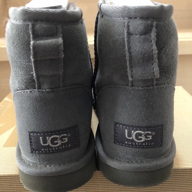 UGG - 一度店内数時間着用UGG W CLASSIC MINI定番色グレー完売
