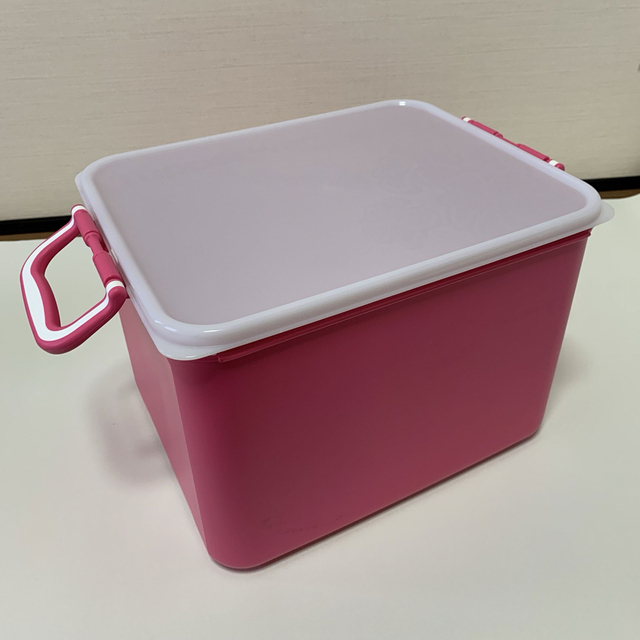 タッパーウェア ハンドルコンテナ 13.7 L の通販 by ☆__☆｜ラクマ