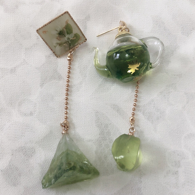 抹茶でティータイムピアス イヤリング ティーポット 押し花 レジン