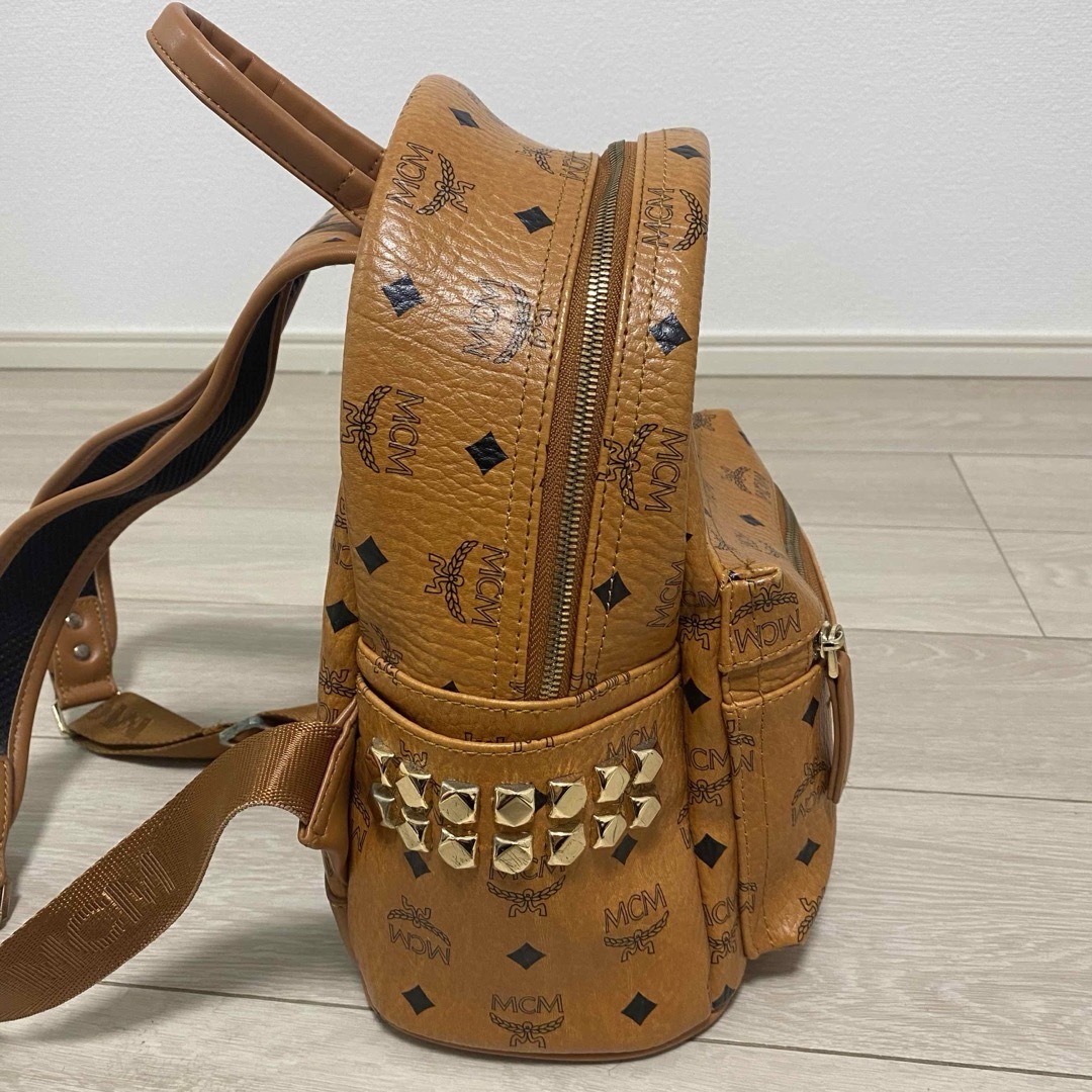 MCM スタッズ付き キャメル リュック Lサイズ MCM リュック スタッズ付