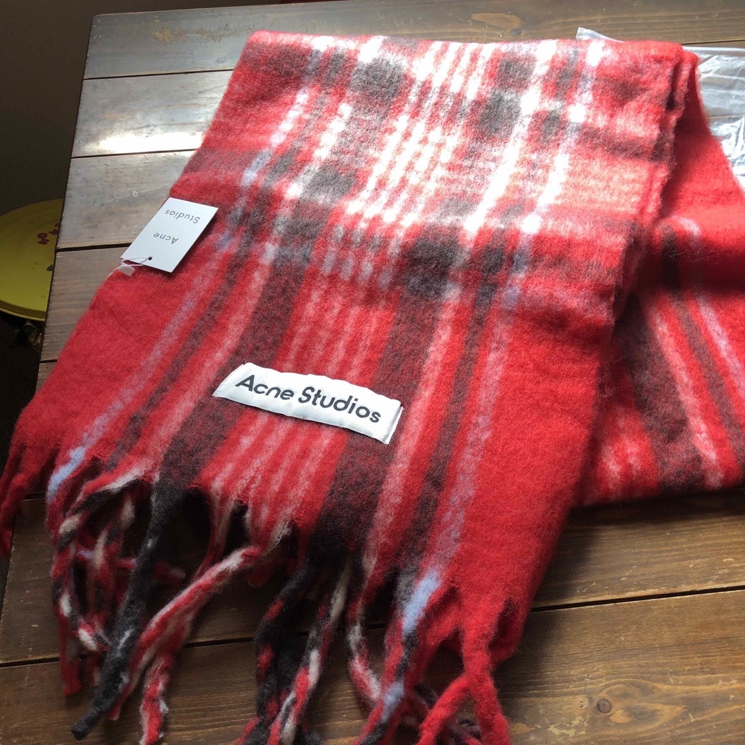 Acne Studios - 赤❤️かわいいacne studiosアクネマフラーショールの