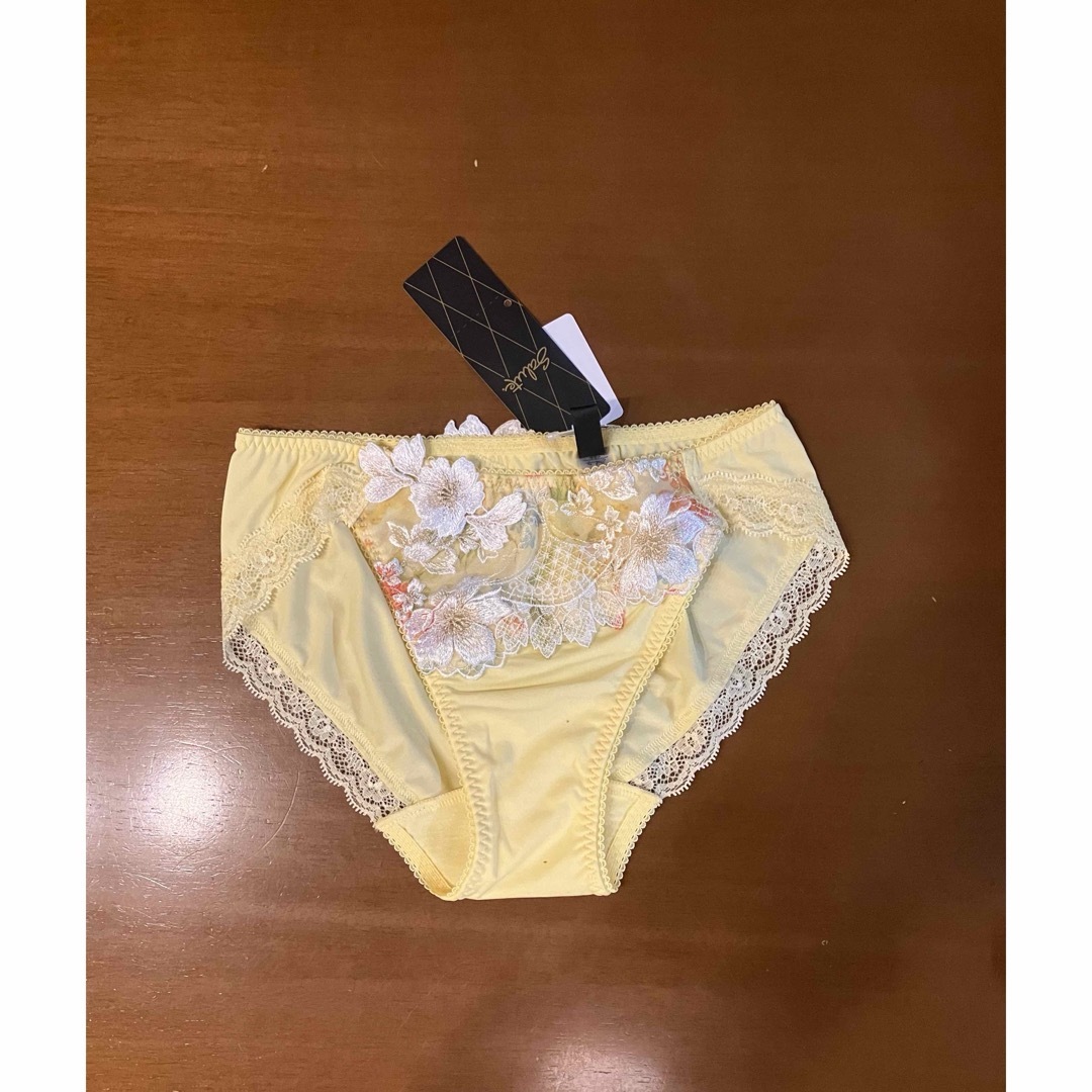 Wacoal - 新品未使用サルート 01グループ B70 YEブラ&ショーツ&ソング