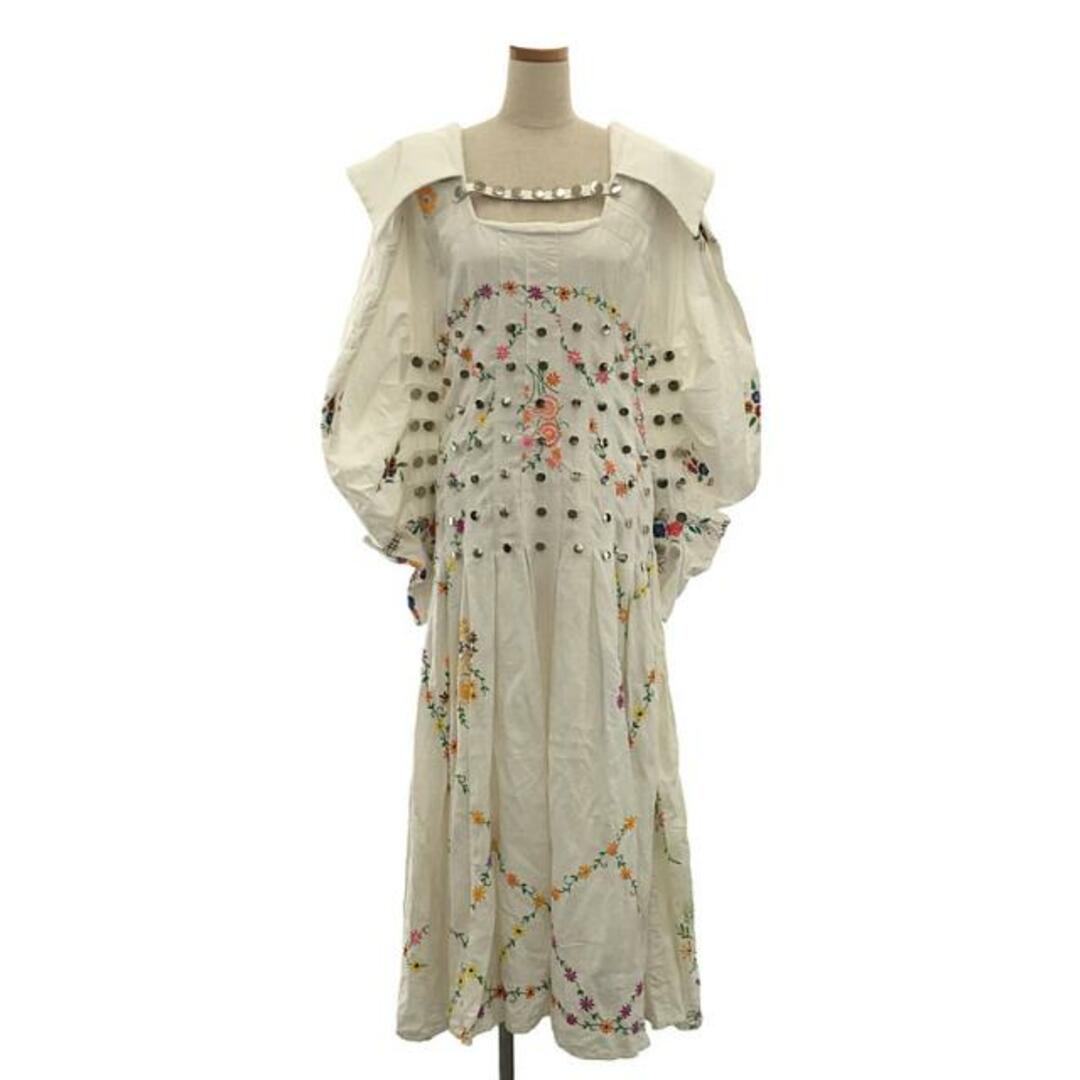 CHOPOVA LOWENA / チョポヴァロウェナ | リネン フラワー刺しゅう