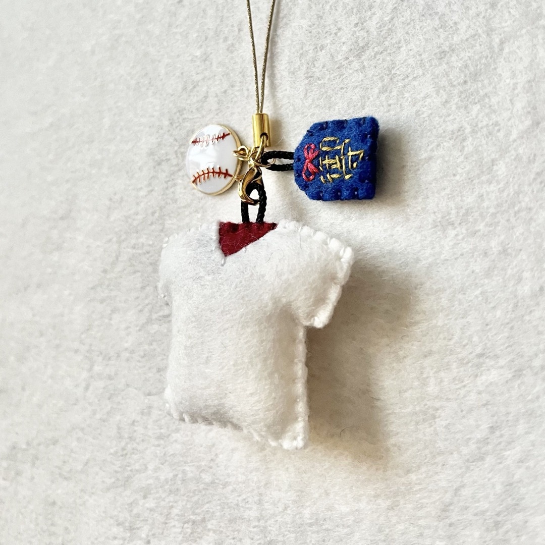 ⚾️ 野球 フェルト ユニフォーム （お守り、チャーム付）ストラップで