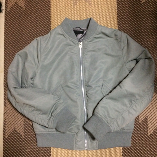 UNIQLO - UNIQLO☆グレー☆MA-1の通販 by ゆりらん｜ユニクロならラクマ