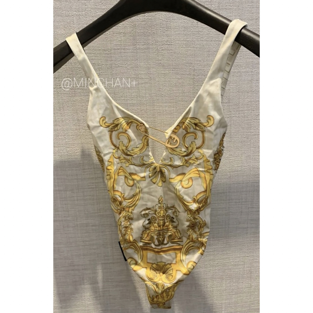 VERSACE - Versace水着の通販 by Huit｜ヴェルサーチならラクマ