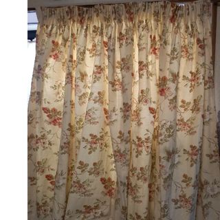 LAURA ASHLEY（カーテン）のフリマアイテム一覧
