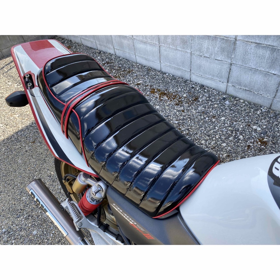 おひとつのみ！限定価格！cb400sf タックロールシート nc39 nc42の通販