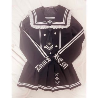 REFLEM - DimMoire ロゴ刺繍セーラーセットアップ の通販 by‬