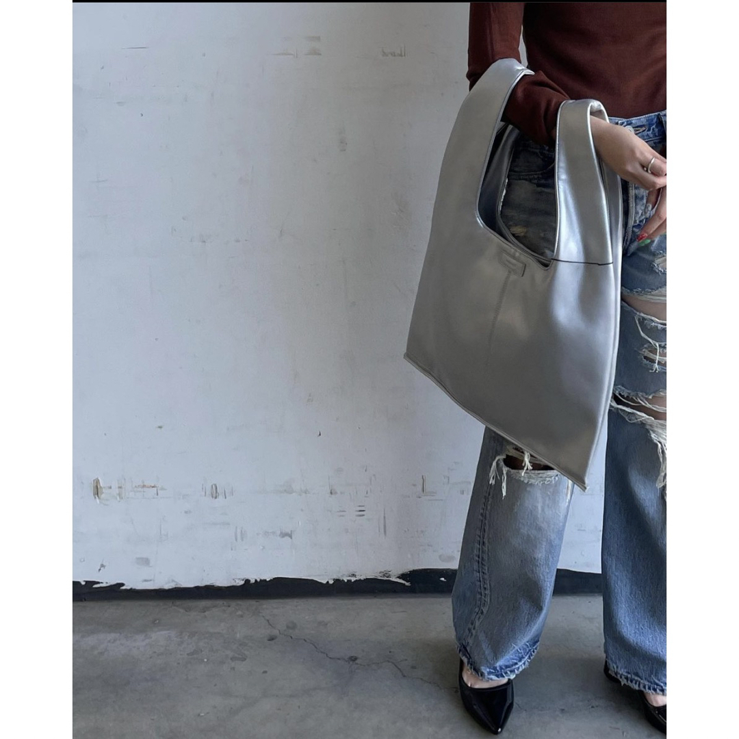 moussy - MOUSSY最新ノベルティ☆FAUX LEATHER BAG☆レザーバッグ☆銀