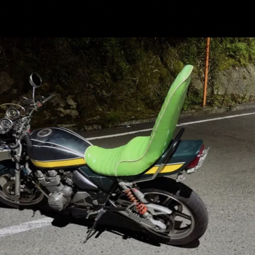 ゼファー400 三段シート 黄緑の通販 by xjr250rr's shop｜ラクマ