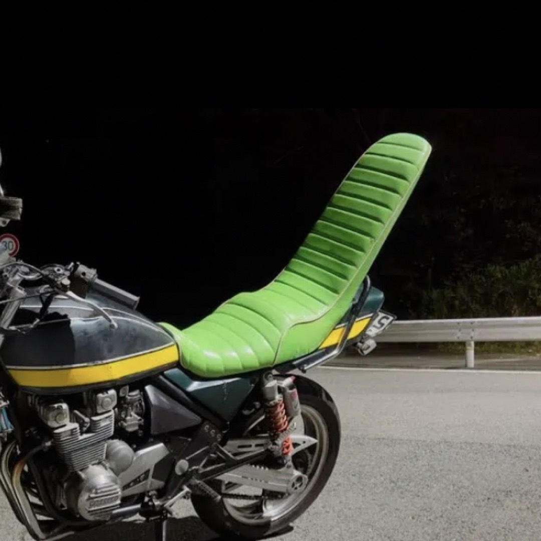ゼファー400 三段シート 黄緑の通販 by xjr250rr's shop｜ラクマ